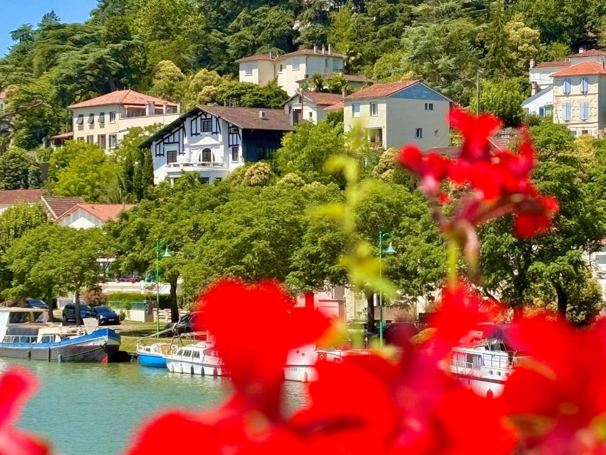 Quand La Ville Dort Agen Exteriör bild